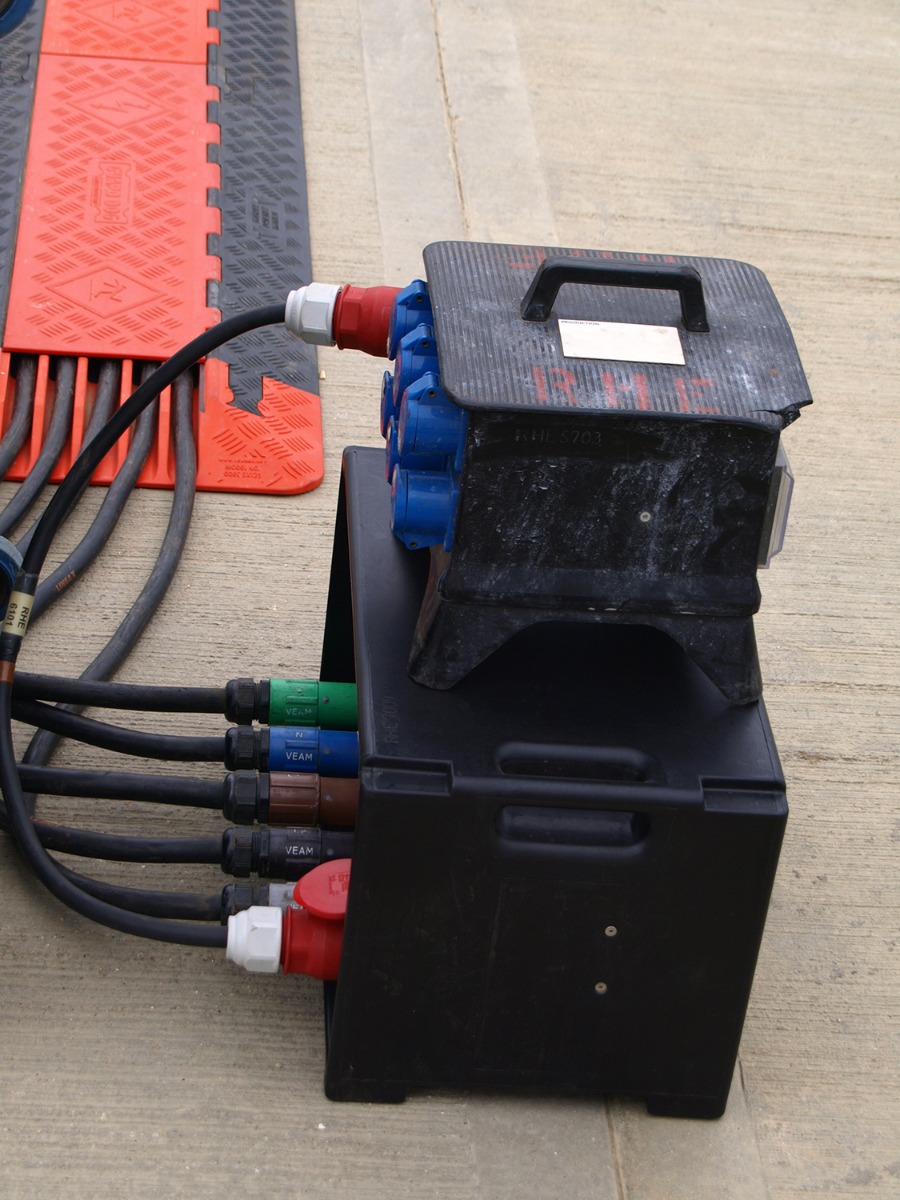 GDEC5X125-B | Guard Dog 4-way Cross 5-line Cable Protector