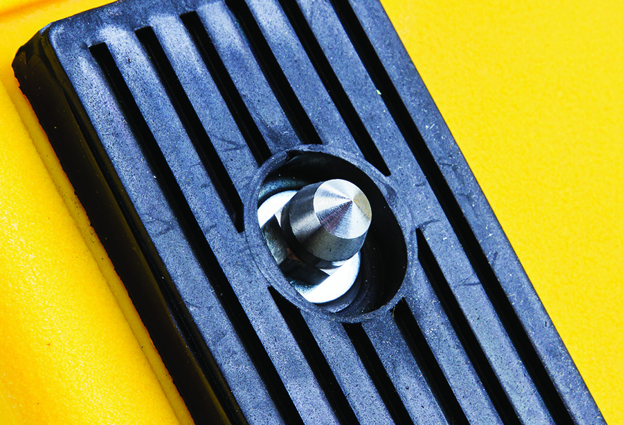 チャクラです。 Heavy-Duty Chocks | 46-65 in. Tires | MC3009 | Checkers-Safety